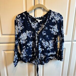 American Eagle Outfitters Navy and Light Blue Floral Tie-Front Blouse